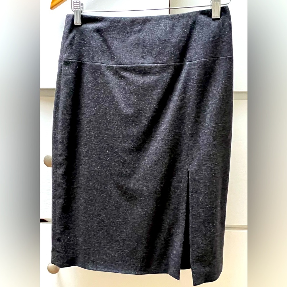 Banana Republic wool blend skirt with side slit. Size 0